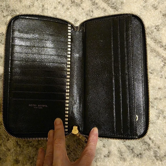 Henri Bendel EUC Organizer Wallet - Picture 3 of 4
